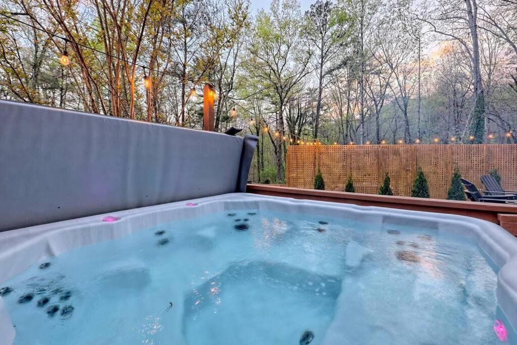 Near Downtown Helen - Hottub, Sauna, Game Room, Fire Pit Eksteriør billede